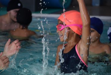 "LES CLASSES BLEUES" À LA PISCINE